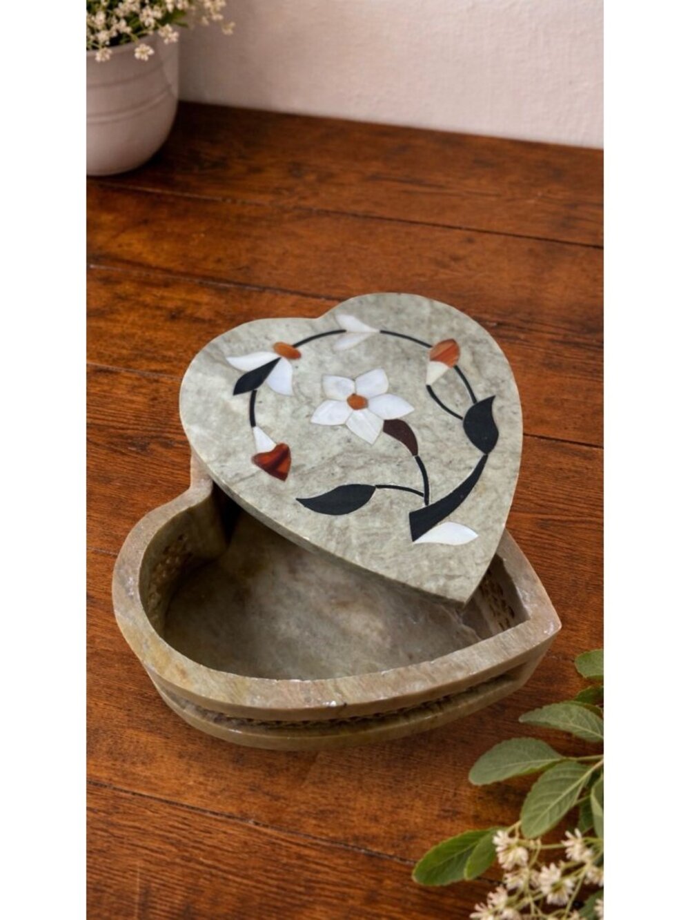 Vintage Heart Shaped Stone Trinket Box Floral Inlay Crowning Touch Collection - Picture 4 of 6